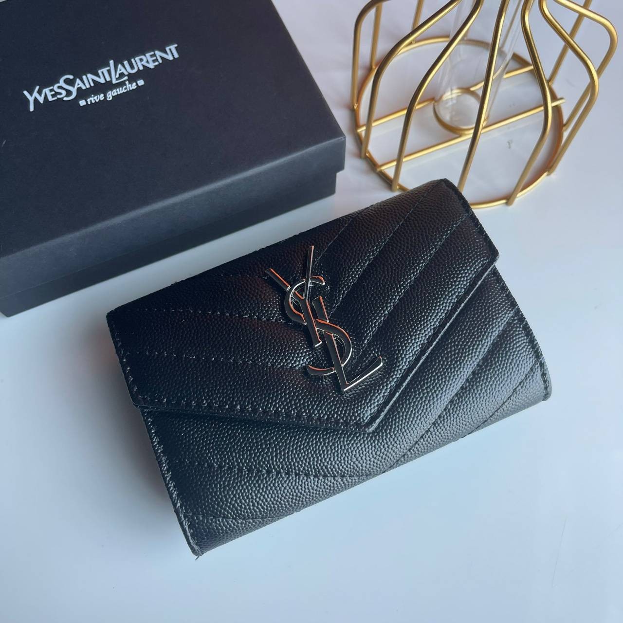 VIP 】YSL SAINT LAURENT SHORT WALLET งานหนังแท้ สวยงามมากมายที่สุดเกินบรรยายเลยค่าาา ได้ไปไม่ผิดหวังแน่นอน เป็นอีกรุ่นหนึ่งที่ห้ามพลาดเลยตอนนี้ กำลังฮิตกันเลยค่าา สาวๆ Must Have!!!! Full Box Set นะค๊าาา