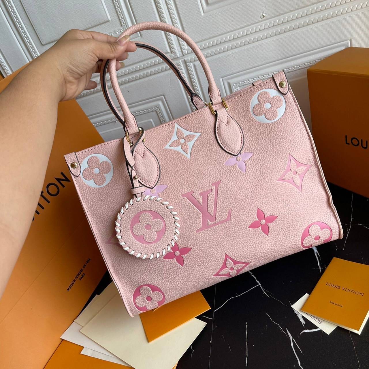 หนังแท้ LOUIS VUITTON Empreinte Monogram Giant By The Pool Onthego พร้อมส่งที่ไทย เกรดใช้งานต่างประเทศได้