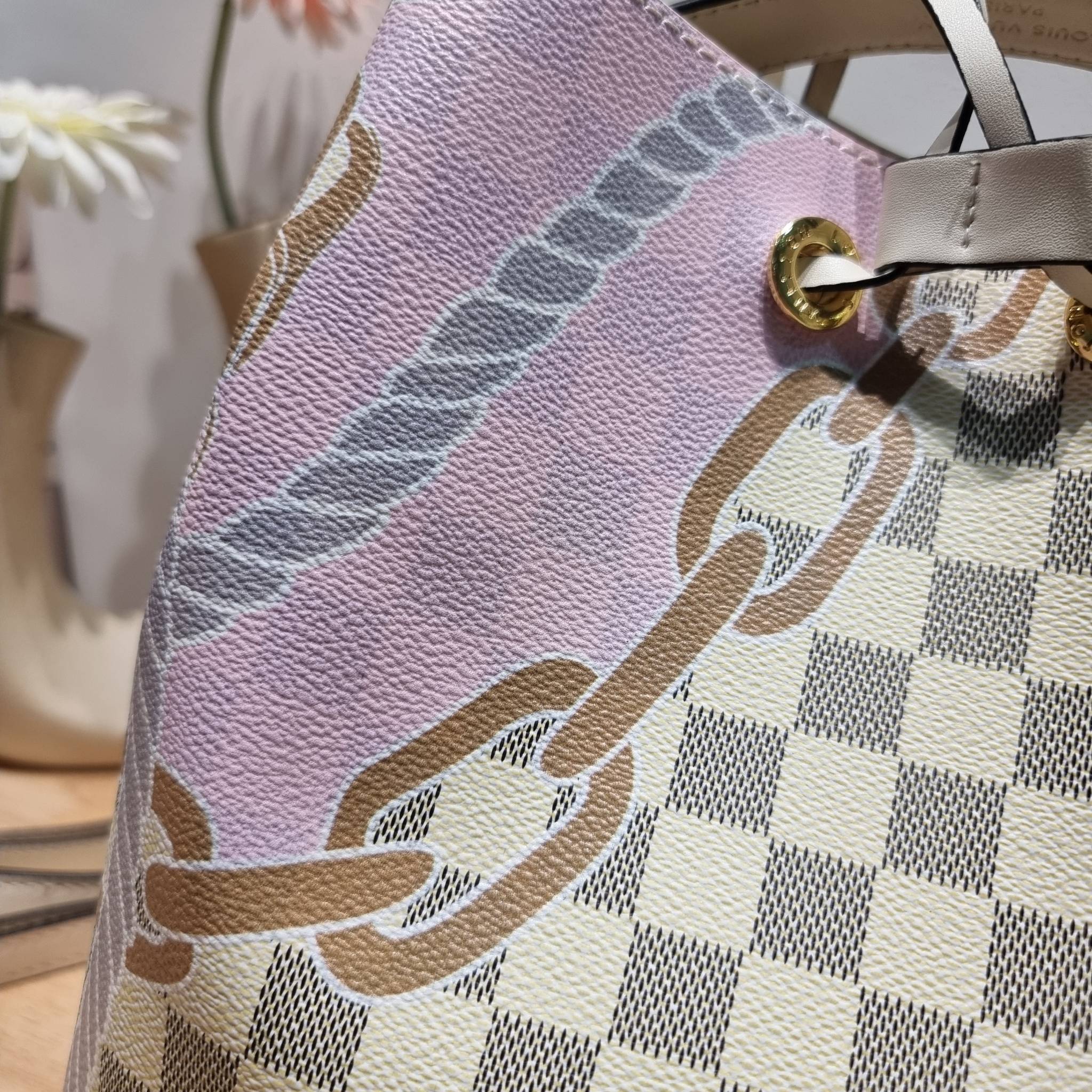 LV Neonoe MM Damier Azur New Spring Collection - Nautical อีกหนึ่งรุ่นท็อปฮิต กับดีไซน์ใหม่ต้อนรับฤดูร้อน กับกระเป๋าสะพายทรงบัคเก็ตใบใหญ่