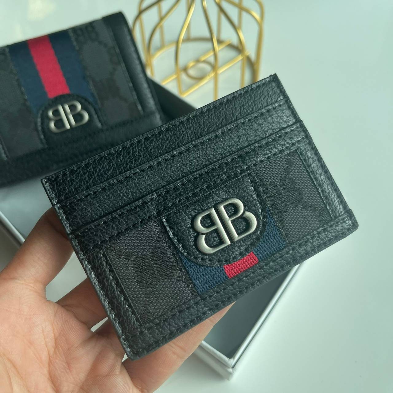 หนังแท้ Gucci X Balenciaga Card Holder The Hacker Project มาแล้วจ้า ฮิตมาก อย่าตกเทรนน้าา ใช้ได้ทั้งหญิงชาย งานหนังแท้สวยมากค่ะ ยิ่งใช้หนังยิ่งสวย พร้อมส่งที่ไทย ภาพสินค้าถ่ายจากงานขายจริง ใช้งานต่างประเทศได้