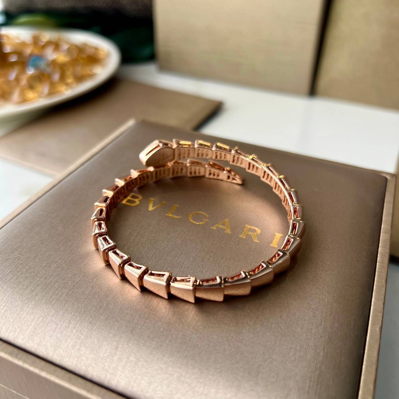 เกรดเทพ ORI | Bvlgari Bracelet 19-20cm คุณภาพงานประกวด เกรดดีสุดเอาใจสาวๆไปเลย โลหะเคลือบเงาสวยสมจริง ไม่ลอกไม่ดำ Full set box