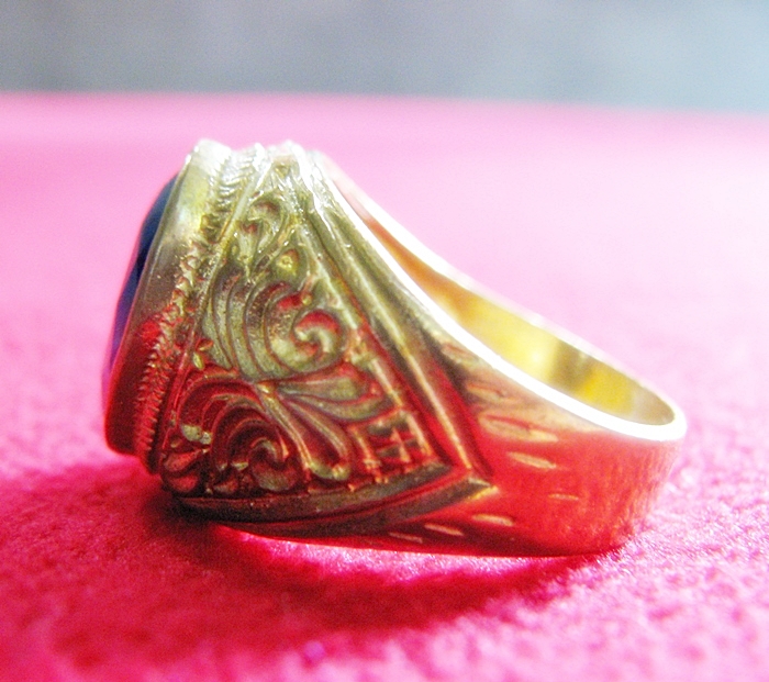 สินค้าหมดค่ะ แหวนพลอยไพลินน้ำเงินเนื้อทองเหลือง(ราศีกุมภ์,กันย์,ตุลย์)แบบเล็กค่ะ