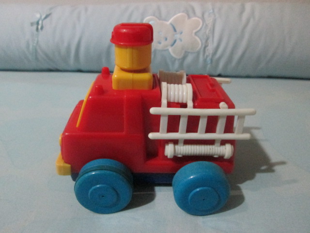 Tomy Push 'n' Go Fire Engine ของเล่นเสริมพัฒนาการสำหรับเด็กมือสอง