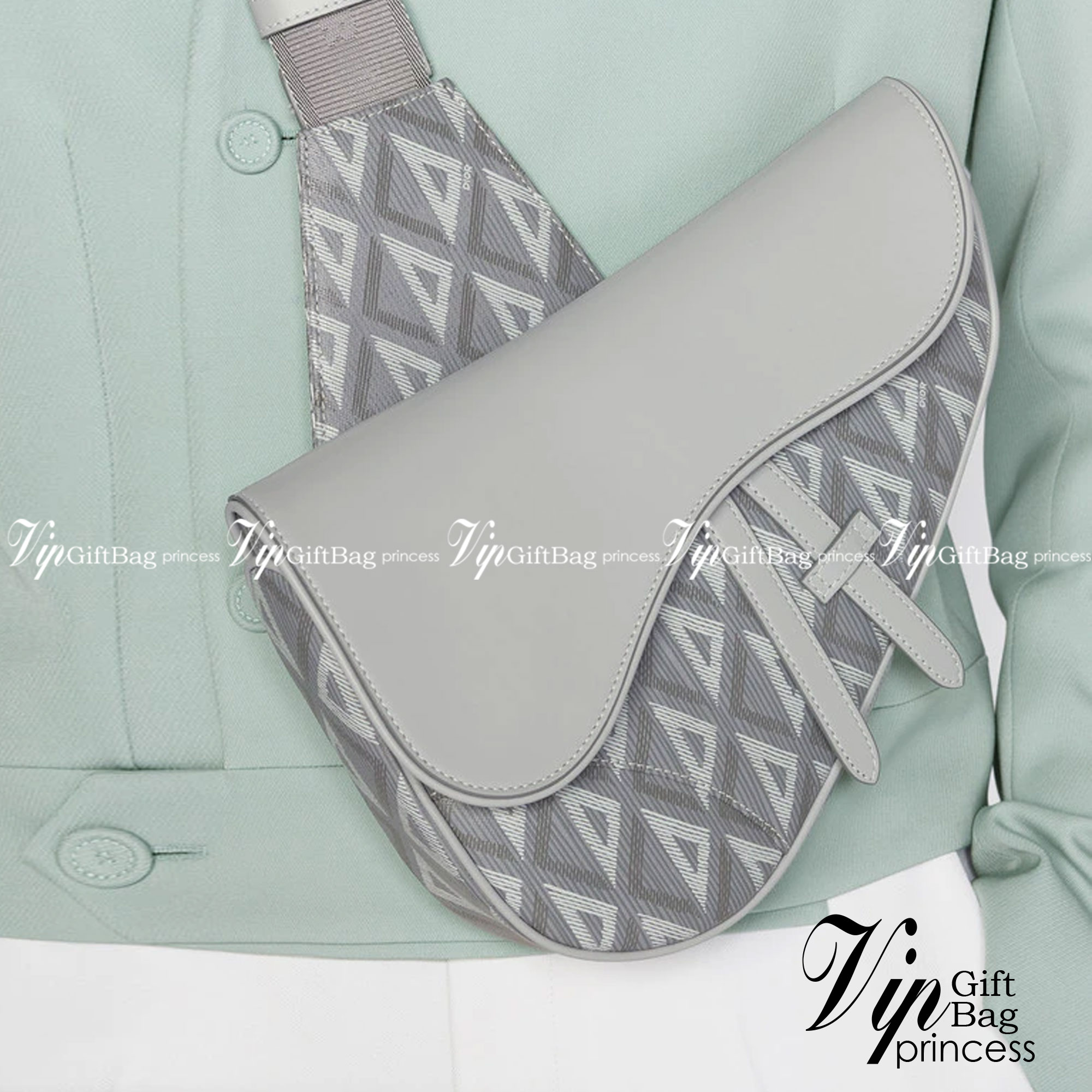 DIOR Saddle Bag Dior Gray CD Diamond Canvas and Smooth Calfskin / DIOR Saddle Belt Bag ภาพสินค้าถ่ายจากงานขายจริงใช้งานต่างประเทศได้