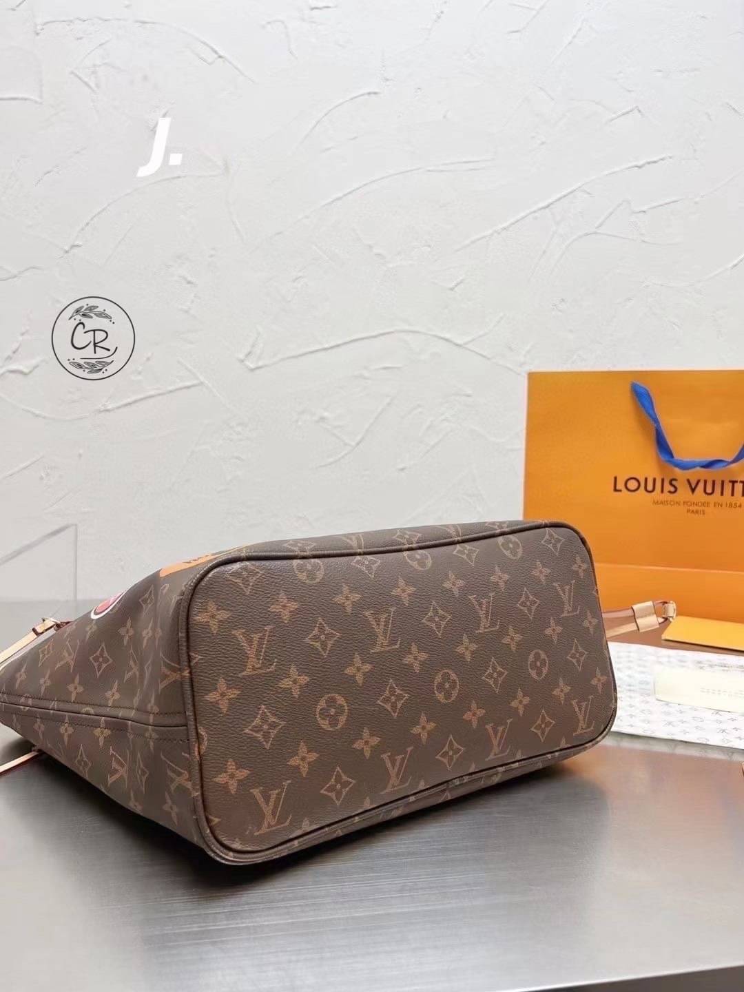 LV Neverfull Monogram Bag / LV Shopping Bag 14" กระเป๋าสะพายใบใหญ่จุใจ หนังลายโมโนแกรม ทรง tote มาใหม่ มาพร้อมกระเป๋าใบเล็ก งานปั้มแบรนด์ทุกจุด สกรีนลายชัดเจน สีสวย ภาพถ่ายจากงานขายจริง ใช้งานต่างประเทศได้