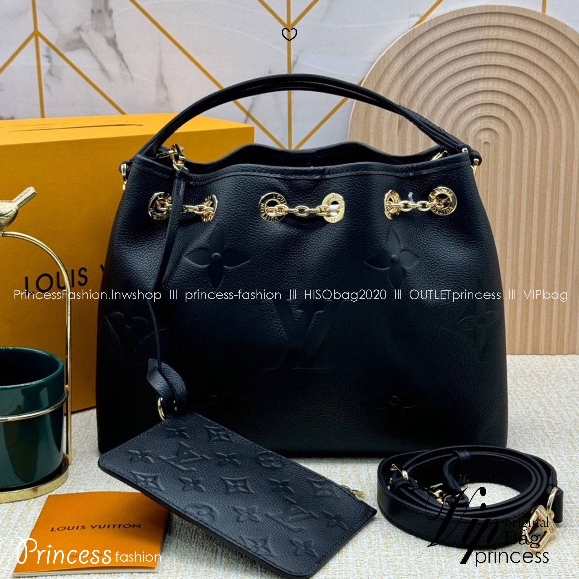 LV Bundle Bag / LV Bella Bucket Bag กระเป๋าสะพายทรงบัคเก็ตรุ่นใหม่ หนังแท้ Monogram Empreinte ตกแต่งอะไหล่สีทองหรูหราปั้มแบรนด์ รูปทรงกระเป๋าเพรียวบางใช้งานได้ตั้งแต่เช้าจรดค่ำแมตช์กับเสื้อผ้าได้ทุกชุด หูจับแบบคู่ใช้ถือก็ดู ล้ำสมัย