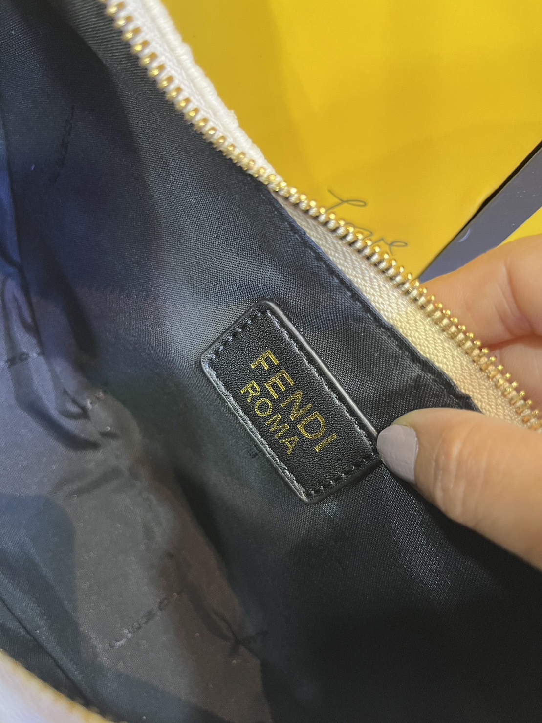 FENDI Fendigraphy Small Natural straw bag / Fendi hobo bag 25cm พร้อมส่ง กระเป๋าสะพายไหล่เฟนดิ Natural straw รุ่นใหม่ สวยหรู **สินค้าเกรดออริจินอล 1:1 สลับแท้