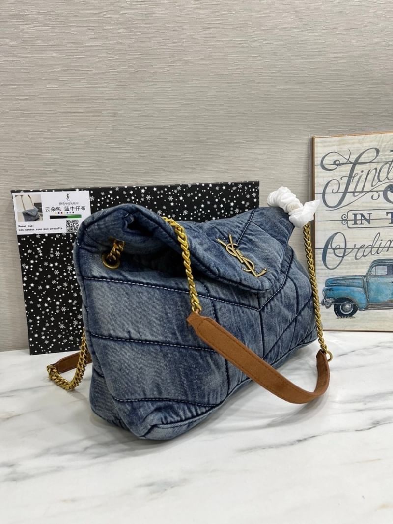 YSL Loulou Puffer Denim Shoulder Bag กระเป๋าสะพายเดนิมควิลท์ เย็บลายเชฟรอนควิลท์สวยมีเสน่ห์ ภายในโล่งกว้าง มีไอเท็มใหม่ที่ต้องรีบมีสวยก่อนใคร รับรองคุ้มค่าและถูกใจแน่นอนน้า