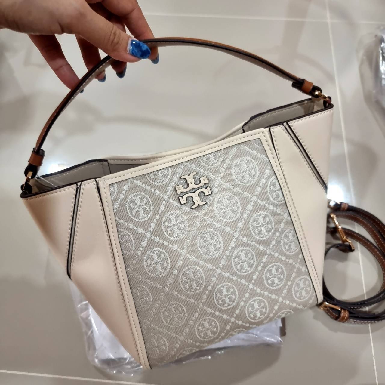 TORY BURCH SMALL T MONOGRAM MCGRAW BUCKET BAG กระเป๋าทรงบัคเก็ตโมโนแกรม เกรดออริ สลับแท้ 1:1 ใช้งานต่างประเทศได้
