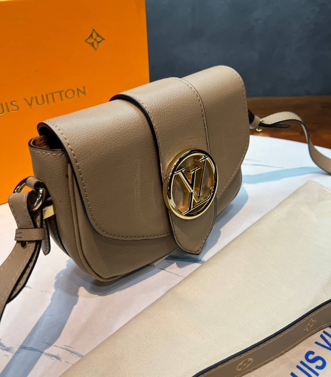 VIP 】หนังแท้ Louis Vuitton Crossbody & Shoulder Bag พร้อมส่งที่ไทย 4 สี