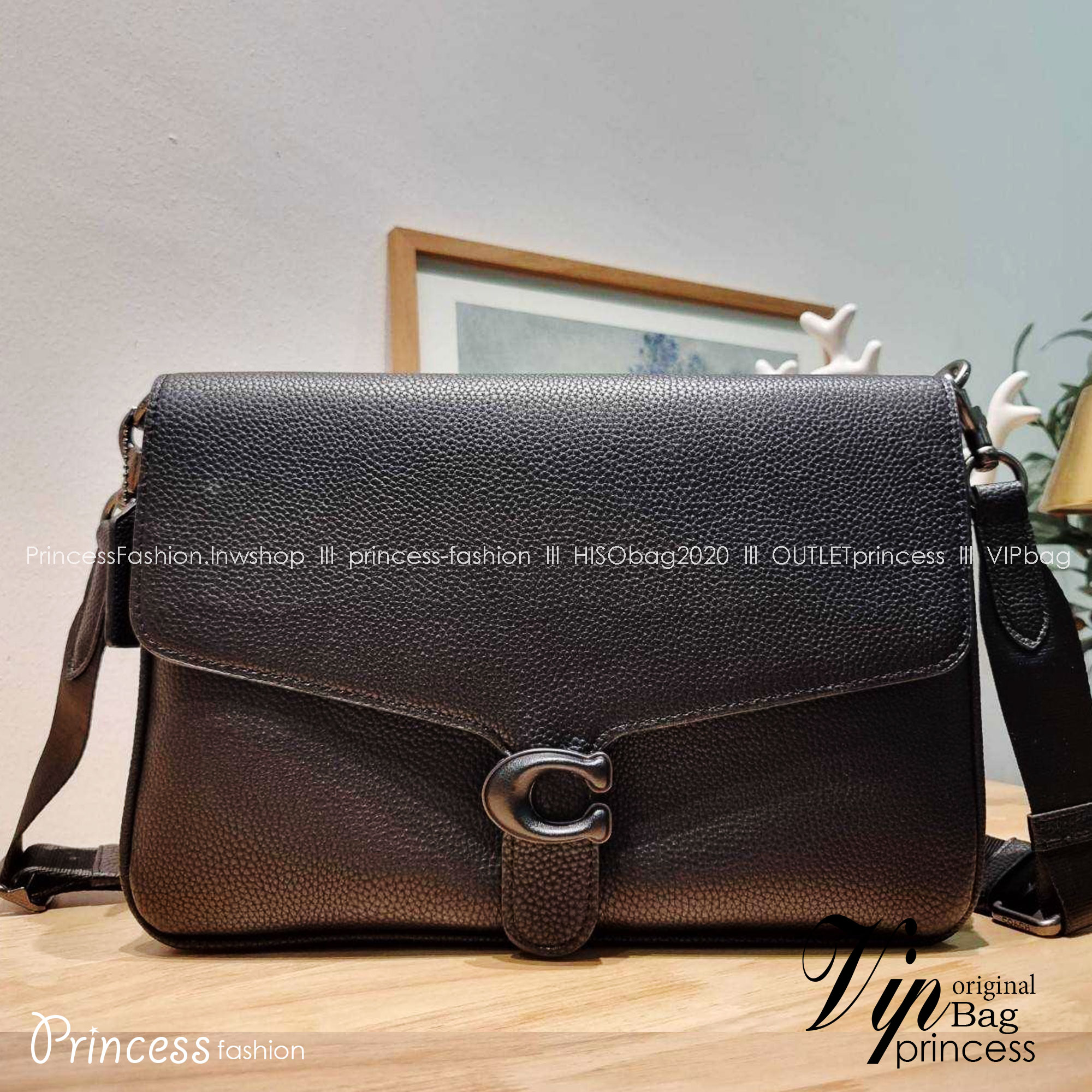 COACH Soft Tabby Messenger In Signature Canvas C8430 CH769 ไอเท็มที่หนุ่มๆต้องไม่พลาด กระเป๋าทรงแมสเซนเจอร์ใบใหญ่กำลังพอดี พร้อมด้วยสายสะพาย 2 เส้น