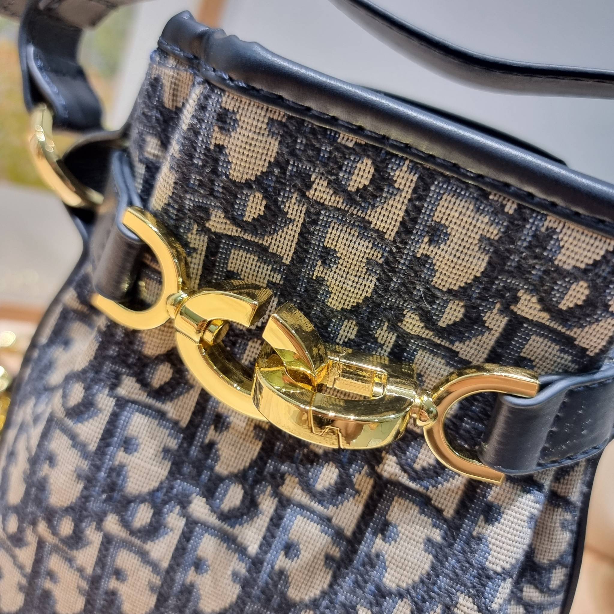 CD SMALL C'EST BAG 17cm / Dior bucket bag พร้อมส่ง กระเป๋าสะพายสุดคลาสสิค ดีไซน์หรู ไซส์เล็กกะทัดรัด ใช้งานง่าย สะพายได้ทุกโอกาส