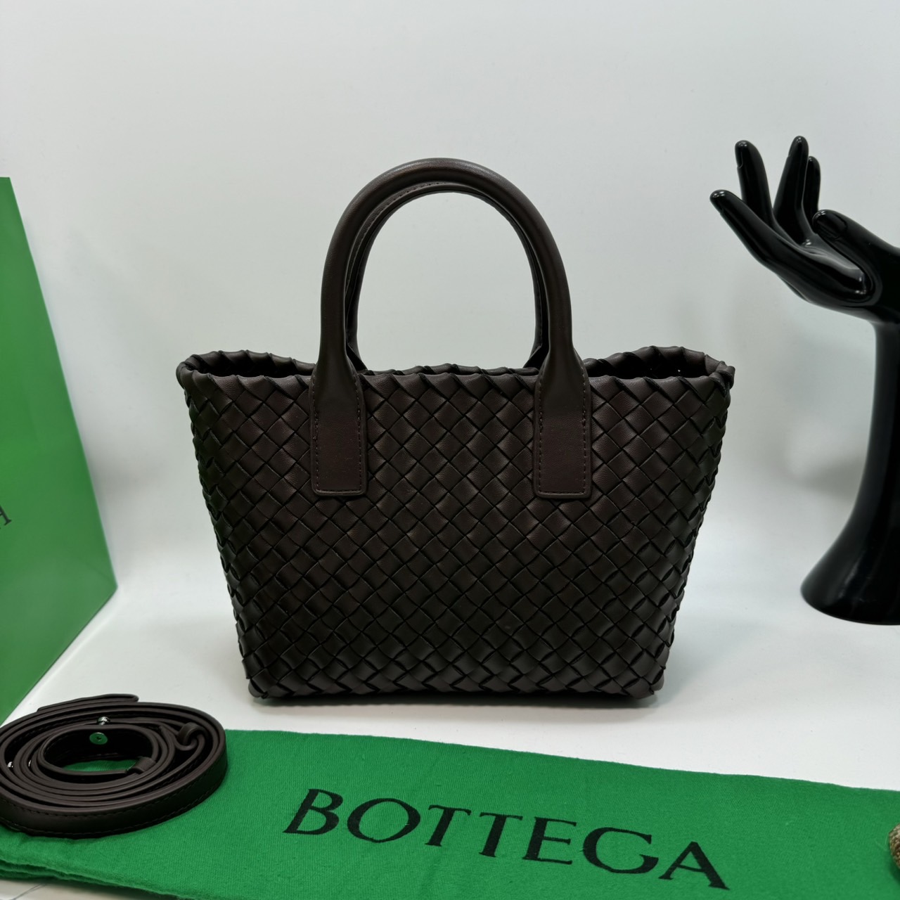 BOTTEGA MINI CABAT LEATHER TOTE BAG กระเป๋าสะพายขนาดมินิ พร้อมใบลูก ดีไซส์สานเป็นเอกลักษณ์ หนัง nappa นิ่มสวยงาม