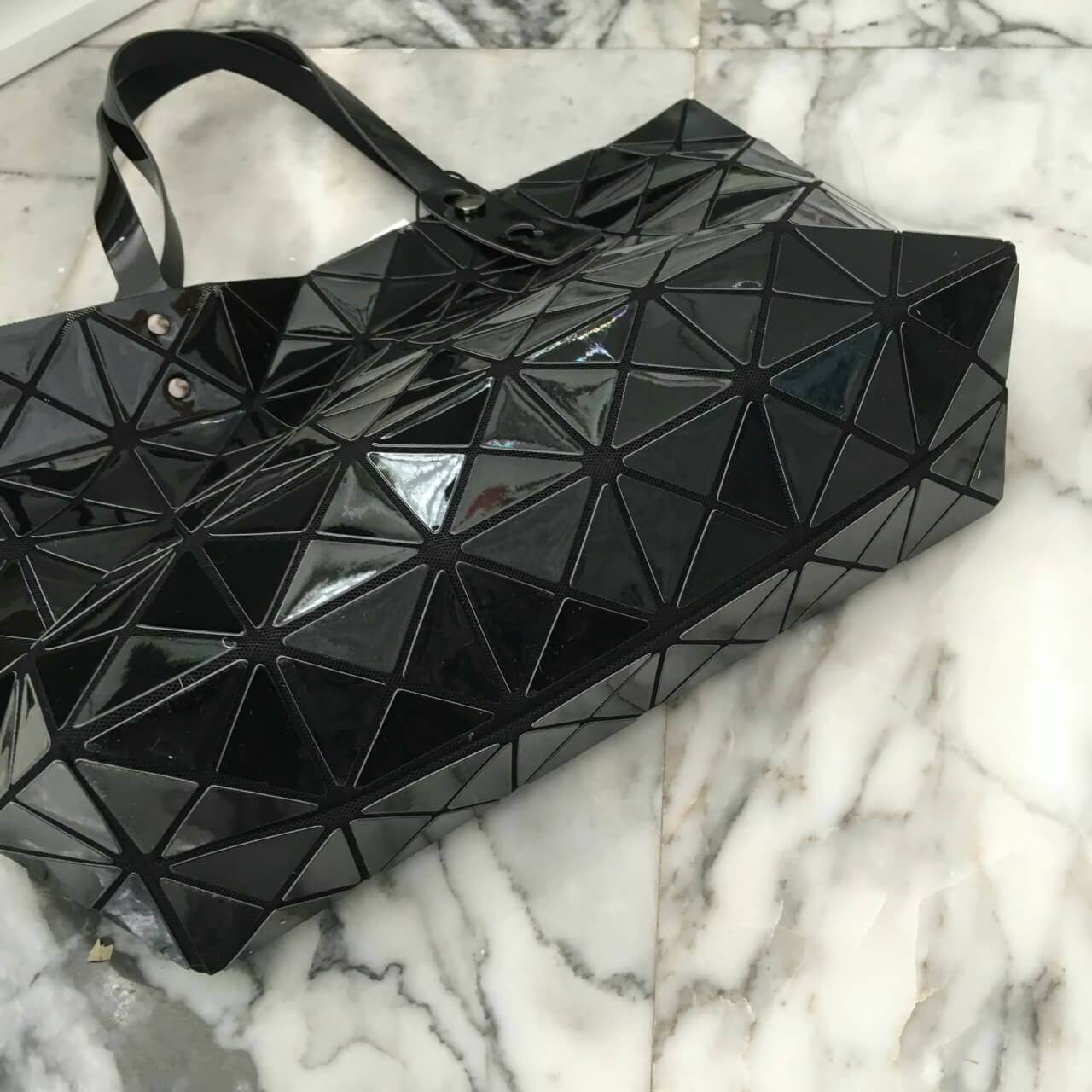 สินค้ามาใหม่ค่า😊 ทรงสุดฮิตจากแบรนด์ David Jones กระเป๋า ทรง Tote ตัวกระเป๋าเย็บติด ด้วยแผ่นอคิลิค สีดำสุดหรู ดีไซน์เกร๋ #จุดเด่นที่ น้ำหนักเบา สามารถ ถือ หรือ สะพายไหล่ได้คะ ใบใหญุจุของคุ้ม แต่น้ำหนักเบาคะ มีใบเดียวจบ #ควรมีติดตู้คะแนะนำเลย