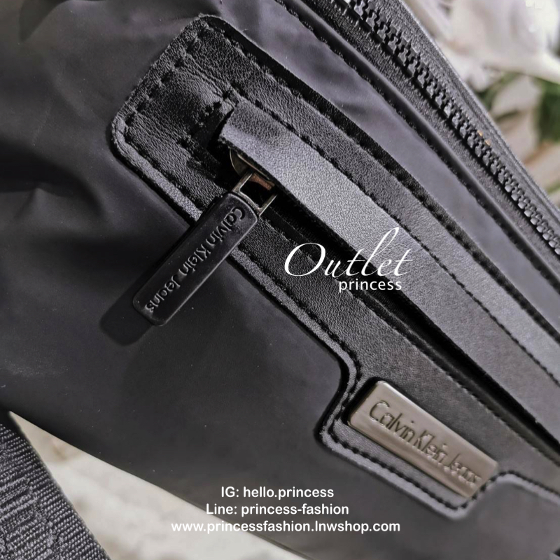 CALVIN KLEIN" JEANS NYLON WAIST BAG กระเป๋าสะพายคาดเอวหรือคาดอกอกรุ่นใหม่ล่าสุดดีไซน์สุดฮิต Limited Edition จาก Calvin Klein Factory วัสดุ Nylon+Polyester 100% คุณภาพดีดูเเลรักษาง่าย กันน้ำ เปิดปิดด้วยซิปสะดวกใช้ หัวซิปแบรนด์ด้านหน้ามีโลโก้และช่องซิป