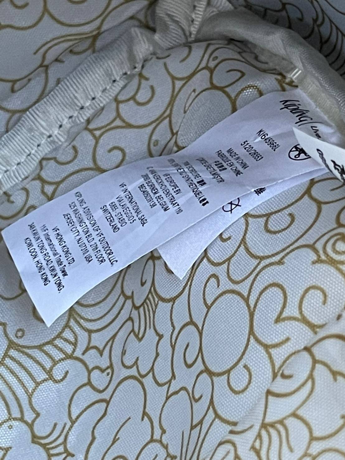 KIPLING X YONGLE PALACE COLLECTION รุ่น DELIA MINI DAILY BACKPACKS กระเป๋าเป้สะพายหลัง ที่มีความโดดเด่น มีความสวยงามจากลายปักด้านหน้าด้วยนักออกแบบชื่อดัง คอลเลคชั่นนี้ได้รับแรงบันดาลใจจากพระราชวังYongle Palace ส่วนขนาดและความเหมาะสมในการใช้งานบอกได้เลยเว่