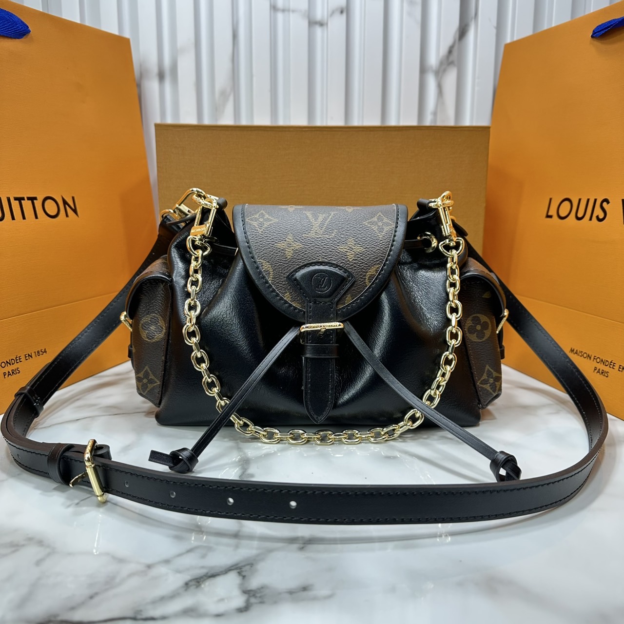 ORI หนังแท้ | LV Odyssee bag Monogram Canvas กระเป๋าสะพายดีไซน์ใหม่ คอลเลกชันประจำฤดูกาล Pre-Fall 2025 ออกแบบมาเพื่อเชิดชูมรดกล้ำค่าที่สืบทอดจากรุ่นสู่รุ่น ดีไซน์ทันสมัยใช้งานได้ทุกวัน