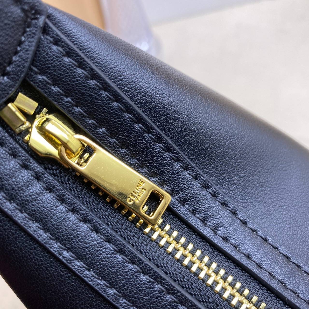 CELINE HOBO / CELINE HELOISE BAG IN SUPPLE CALFSKIN ไปตามตาลิซกัน ^^ เดอะเบสท์เซลเลอร์ต้องยกให้ กับกระเป๋าสะพาย ฟังก์ชั่นสุดเลิศ