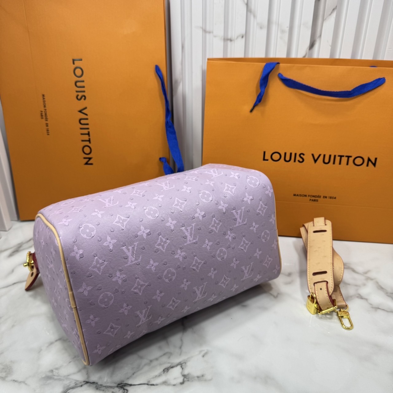ORI หนังแท้ | LV Speedy P9 Bandoulière 30 Bag กระเป๋าสะพายทรงหมอนสปีดี้ใบใหญ่ คอลใหม่ล่าสุดหรูหราโดดเด่น แต่งลายนูนเพิ่มเท็กเจอร์เต็มใบ รูปทรงใช้งานง่ายสวยตลอดกาล
