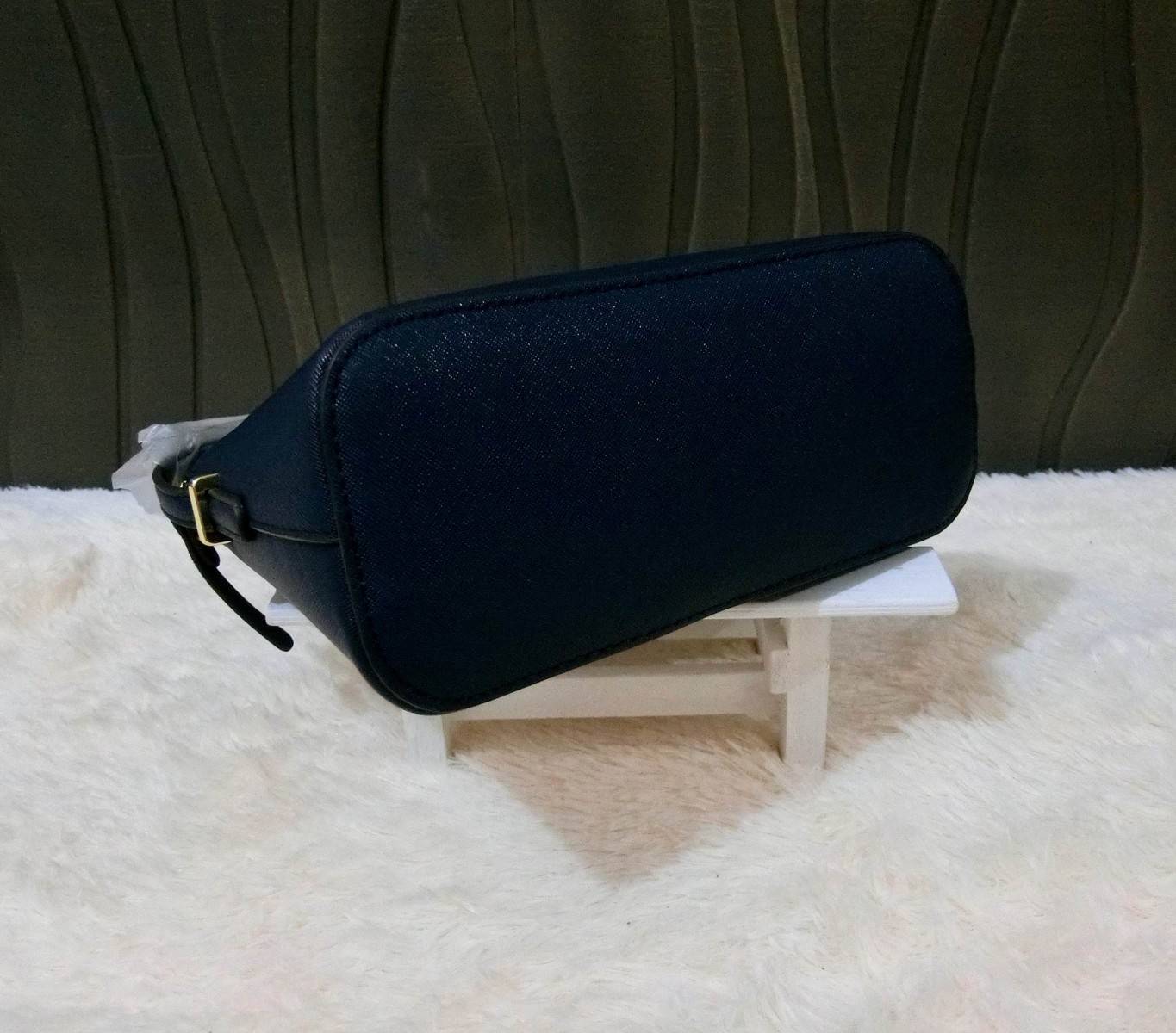 KATE SPADE CEDAR STREET MANDY แบรนด์ดังจากอเมริกาสุดฮิต กระเป๋าขนาดน่ารัก สะพายข้าง หนัง saffiano ภายในลายสวยเก๋สีทองเรียบหรู ทรงแข็งอยู่ทรง MUST HAVE!!