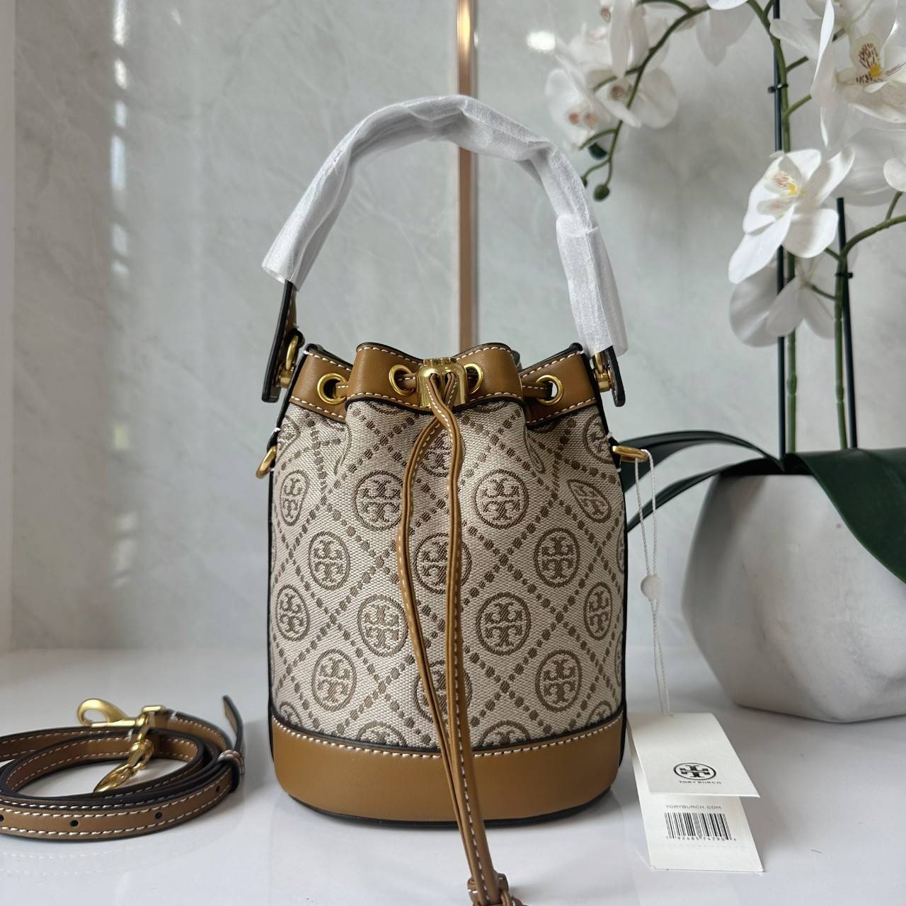 TORY BURCH T MONOGRAM JACQUARD MINI BUCKET BAG กระเป๋าทรงบัคเก็ตไซส์มินิ ทรงยอดนิยมขนาดน่ารัก
