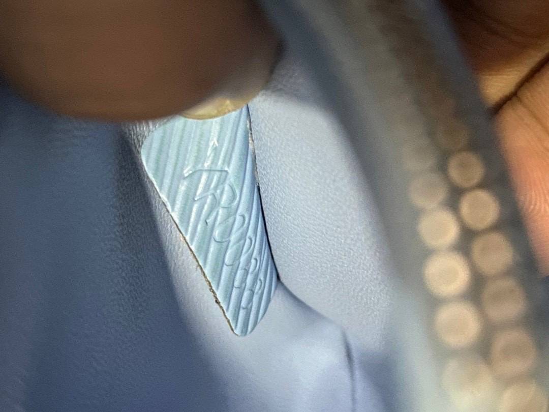 ORI หนังแท้ | LV Twist West Bag elongated shape in grained Epi leather กระเป๋าสะพาย/กระเป๋าถือ พร้อมสายโซ่ หนังลายเกรน Epi รูปทรงยาวและสง่างาม นำเสนอมุมมองใหม่สุดเท่ให้กับไอคอนของแบรนด์ ในหลากหลายเฉดสีทันสมัย