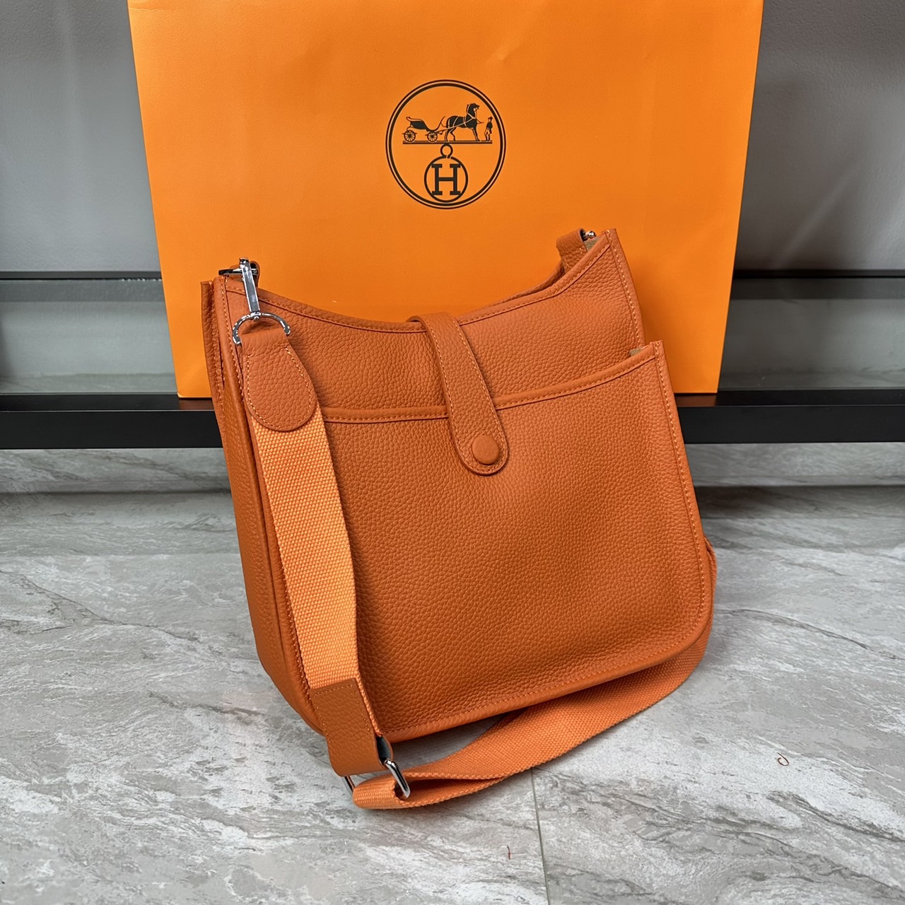 HERMES Evelyne PM Bag The Perfect Crossbody Bag 29cm กระเป๋าทรงโท้ทแบรนด์หรู เอกลักษณ์ของความสง่างาม เกรดออริ สลับแท้ 1:1 ใช้งานต่างประเทศได้