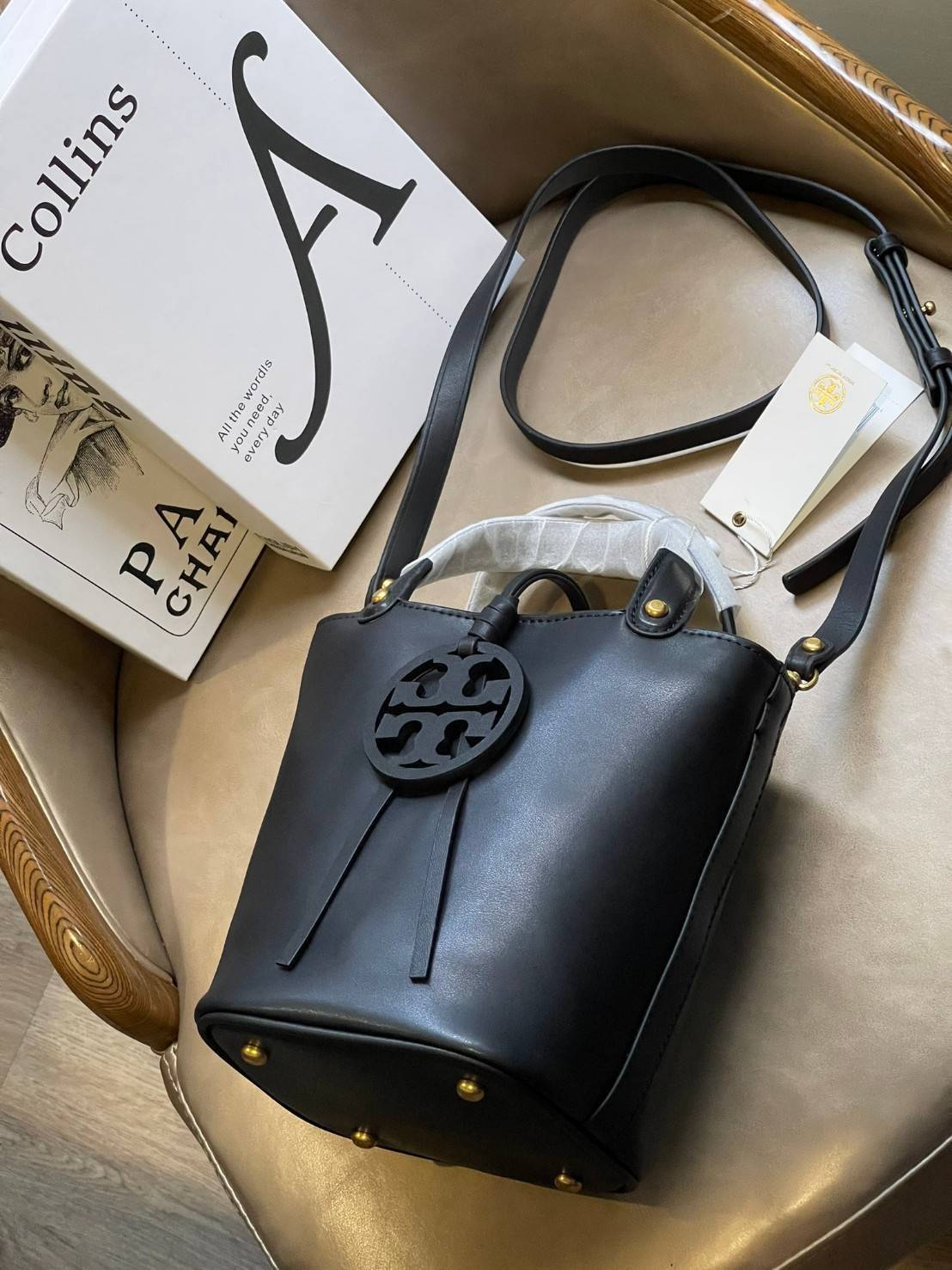 ของแท้ 💯% Tory burch miller mini bucket bag กระเป๋าทรงคลาสสิคจากTory burch มาพร้อมกับรูปทรงถัง ขนาดน่ารักกำลังดี