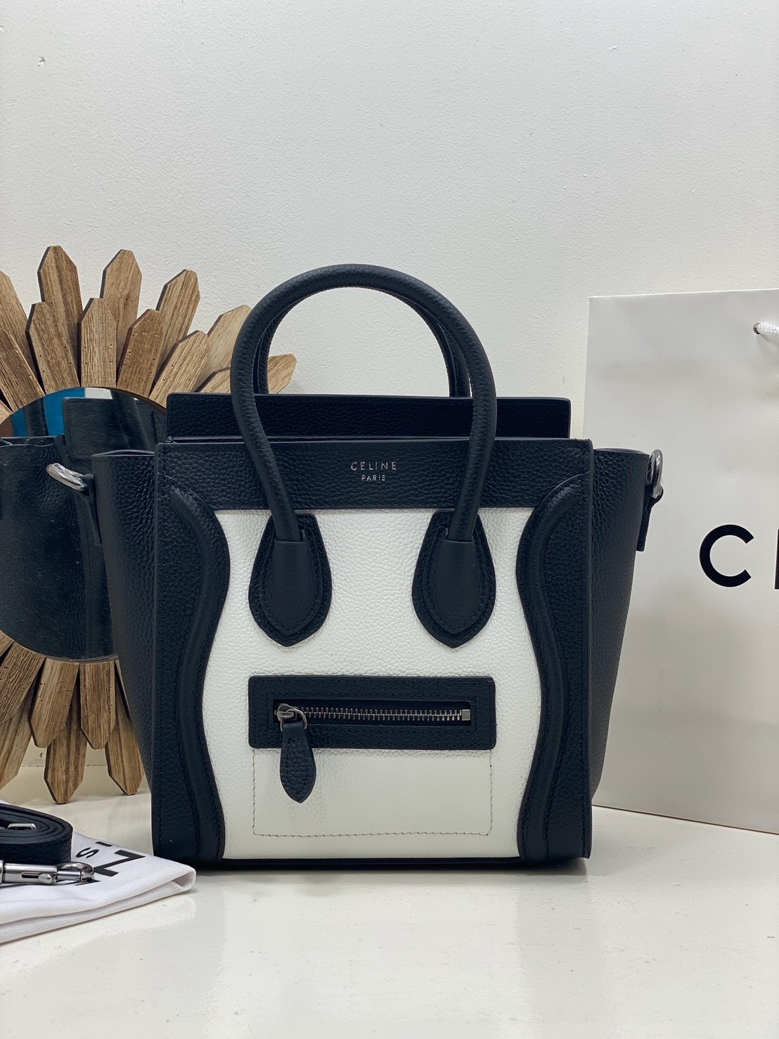 ORI หนังแท้ | Celine Luggage Tote Nano Bag20cm กระเป๋าสะพายทรงโท้ท ดีไซน์เป็นเอกลักษณ์ เรียบหรูดูแพง