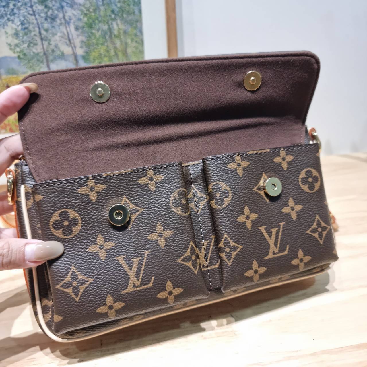LV vivacite bag กระเป๋าสะพายมัลติ สายหนังครอสบอดี้ ปรับได้ตามต้องการ