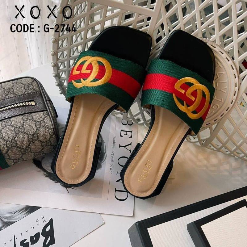 Gucci Flat Shoes งานสวม ลายผ้าสีลับปักแบรนด์ GG สวมใส่ง่าย มีส้นเล็กนเอยกำลังใส่สบาย น้ำหนักเบา ส้น 6 เหลี่ยม ด้านในรองนวมนุ่ม ใส่สบาย