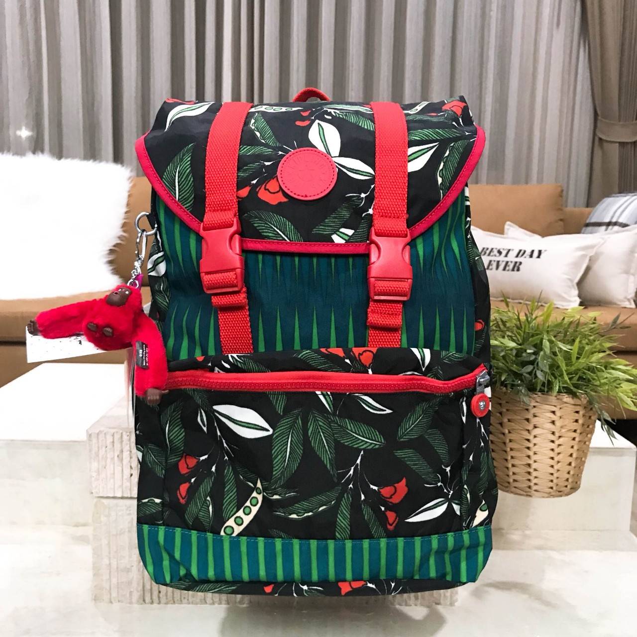 KIPLING EXPERIENCE PREMIUM BACKPACK (LARGE) รุ่นยอดนิยมใบใหญ่กำลังดีวัสดุ Nylon+Polyester100% น้ำหนักเบา Multicolor ลวดลายสวยตามคอนเซปคอลเลคชั่นใหม่ มีช่องซิปใส่ของด้านหน้าช่องใส่ของด้านข้าง2ฝั่ง หัวซิปเเบรนด์ ภายในมีช่องใส่ Notebook พร้อมฟองน้ำ Support ค