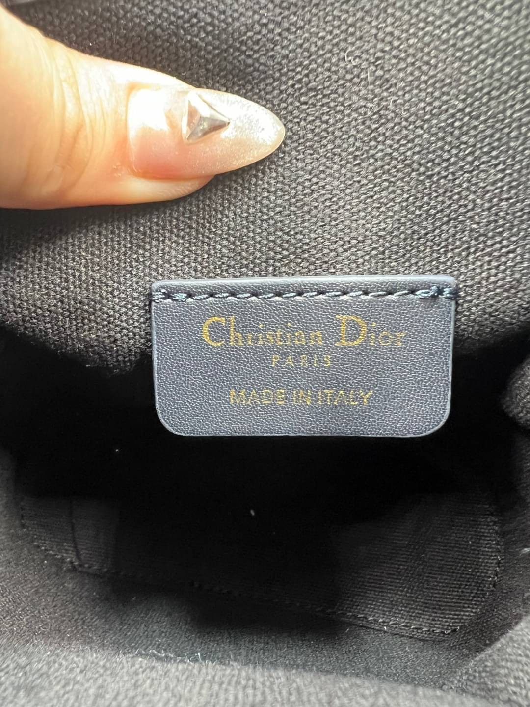 DIOR SMALL C'EST 17 cm / Dior bucket bag รุ่นใหม่สวยหรู ดูแพงมากค่ะ กระเป๋าสะพายบัคเก็ต รูปทรงคลาสสิค ใช้งานง่ายภายในโล่งกว้างมาก สวยมาก ควรมีค่า