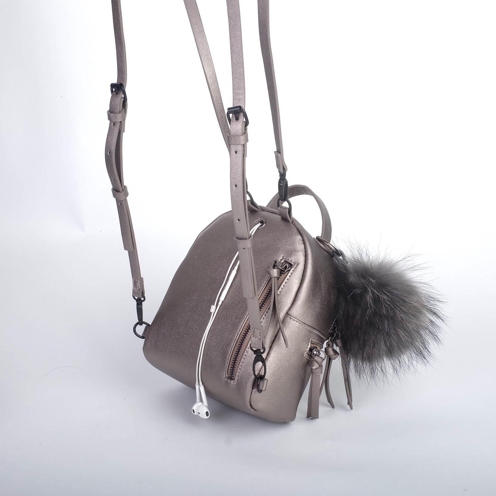 สินค้ารุ่นใหม่สัปดาห์นี้ ค๊า เป้ มินิ รุ่นใหม่ ได้ Look Minimal style แฝงความน่ารักนิดๆ ต้องใบนี้เลยค๊า KEEP ' All-day backpack with shoulder strap ' 📍ความพิเศษ คือ สาย ถอดได้ปรับเปลี่ยนได้ตามการใช้งาน (สะพายหลัง-สะพายข้างลำตัว ) ใน set 