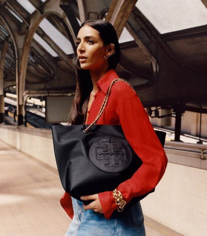 TORY BURCH Ella Chain Tote Bag / TORY TOTE NYLON BAG พร้อมส่ง 4 สี กระเป๋าสะพายทรงโท้ทใบใหญ่ จุของไปเลยแน่นๆ รูปทรงคลาสสิคชวนใช้ โดดเด่นด้วย patch โลโก้ แนะนำรีบสั่งใช้ไปสวยก่อนใครได้เลยน้า