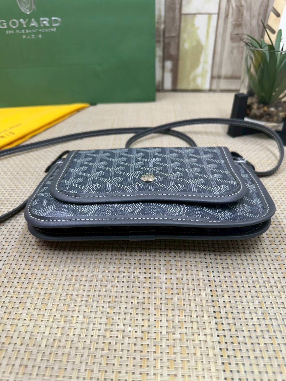 พร้อมส่ง 10 สี ORI หนังแท้ | GOYARD Plumet pouch-wallet กระเป๋าสะพายใบเล็กกะทัดรัด ดีไซน์กระเป๋าสตางค์ Plumet ดีไซน์มาพร้อมช่องใส่เหรียญ ธนบัตร และบัตรต่างๆ