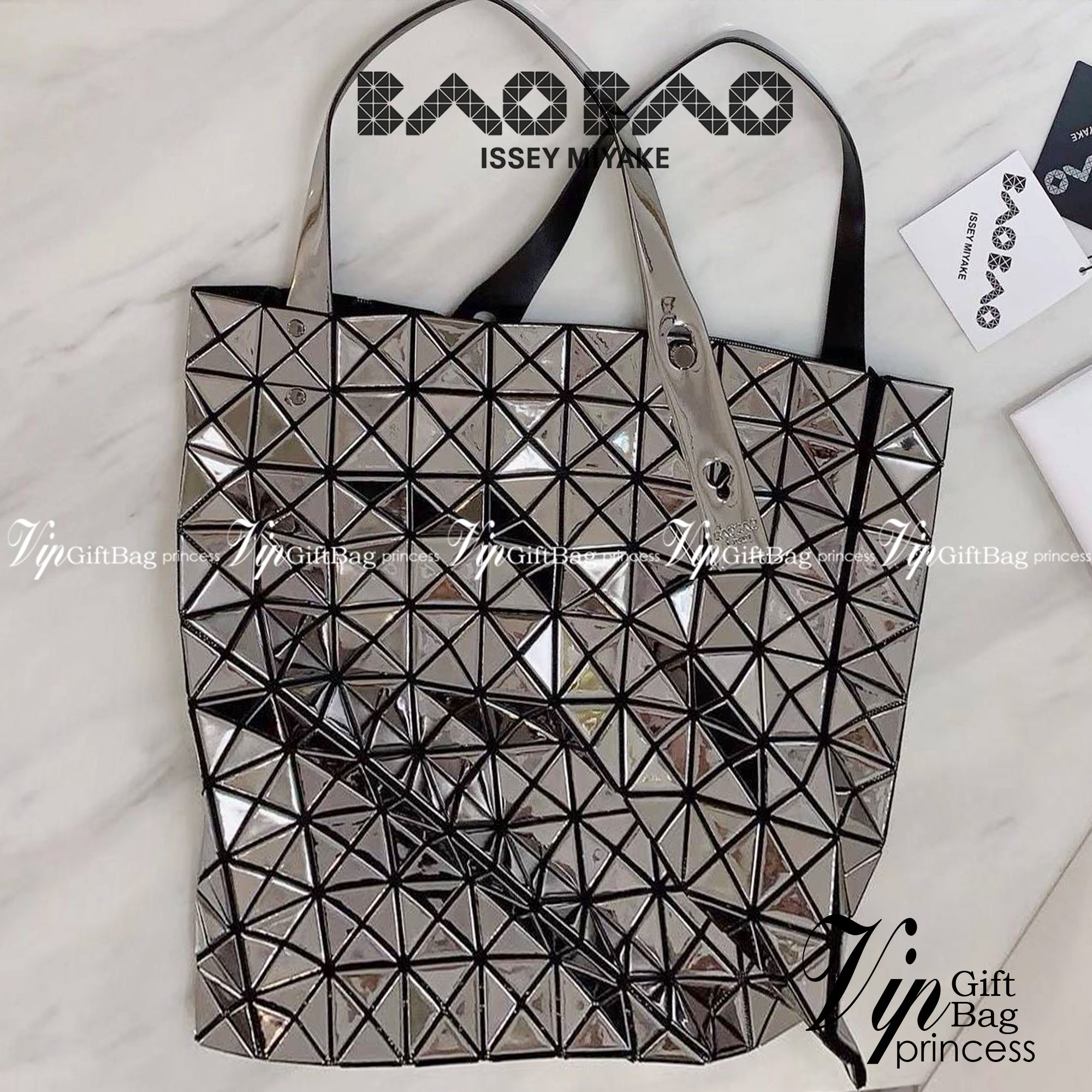 BAOBAO ISSEY MIYAKE 10x10 BLOCK TOTE BAG 39cm กระเป๋าถือทรง shopping โท้ทใบใหญ่ลายตาราง เกรดออริจินอล ภาพสินค้าถ่ายจากงานขายจริง ใช้งานต่างประเทศได้