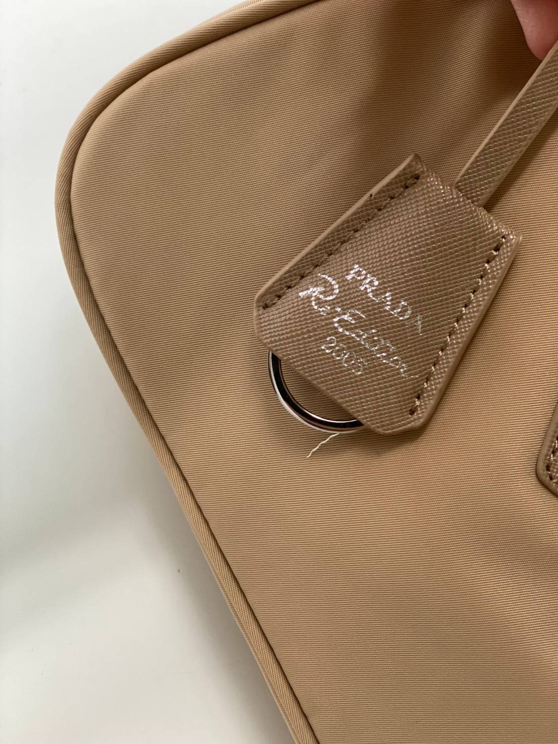 พรีเมี่ยมกิ๊ฟแท้ 100% 】สีใหม่พร้อมส่งที่นี่ที่เดียว Prada nylon mini shoulder bag กระเป๋าถือหรือสะพายไหล่ size mini