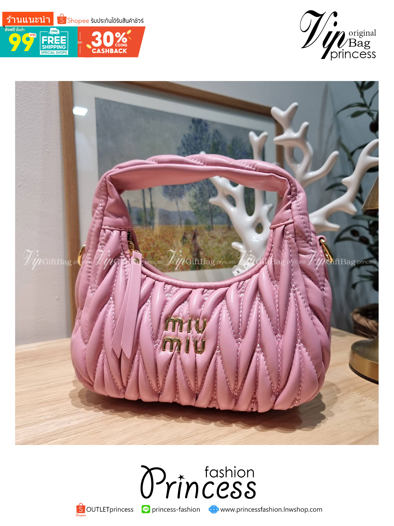 MIU MIU WANDER MATELASSÉ MINI HOBO BAG ไอเท็มสับๆอีกหนึ่ง ที่ต้องมีใช้ได้แล้ว กับกระเป๋าถือ/สะพาย ทรงโฮโบ คิ้วท์สุด ปังสุด ตัวแม่ อินฟลู ดาราเค้าใช้กันเพียบ สีสดใสได้ลุคลูกคุณ หรูหราด้วยดีไซน์เอกลักษณ์ หูจับในตัว ถือแบบเลิศๆ