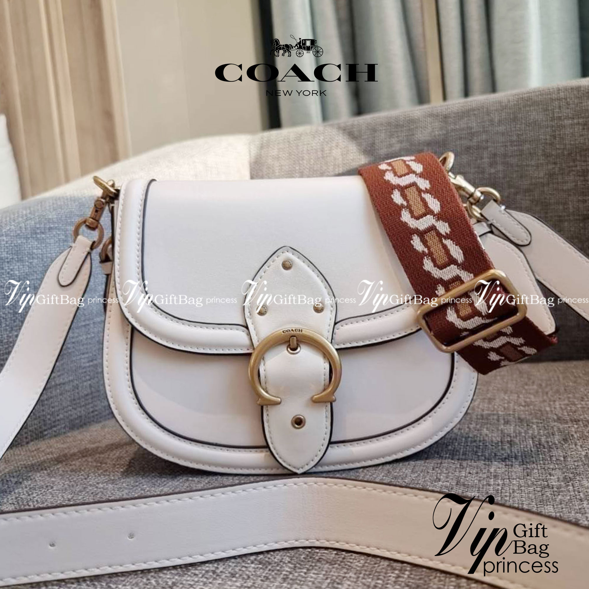 COACH C0749 BEAT SADDLE BAG The best item! ที่สาวๆรอคอย! ฮอตไฟลุก! สีหายาก ละมุนคุณหนู คอลเลคชั่นใหม่ ดีไซน์หรูหรา พิเศษมากๆมาพร้อมสายสะพาย 2 เส้น ใช้คู่กันหรือแยกสะพายก็สวยครบสูตร กระเป๋าสะพายทรง saddle คลาสสิค วัสดุหนัง glove-tanned ทนทาน เปิด-ปิดด้วยกร