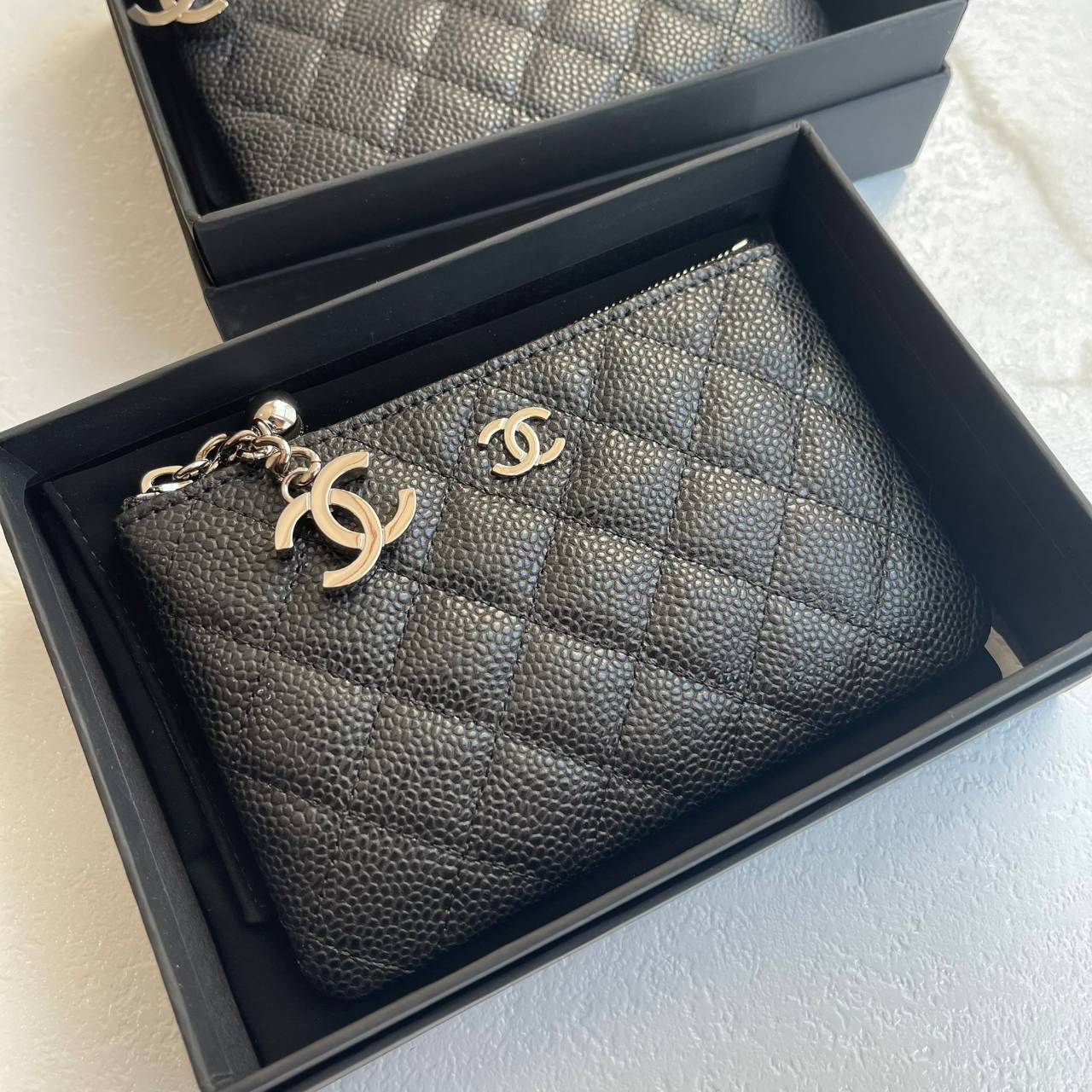 CHANEL MINI WALLET CAVEAR งานหนังแท้คาเวียร์สวยหรู ใช้งาน ตทป ได้ กระเป๋าใส่การ์ดหรือใส่แบงค์ รุ่นใหม่ที่สามารถใส่การ์ดได้เยอะ งานสวยมากค่ะ