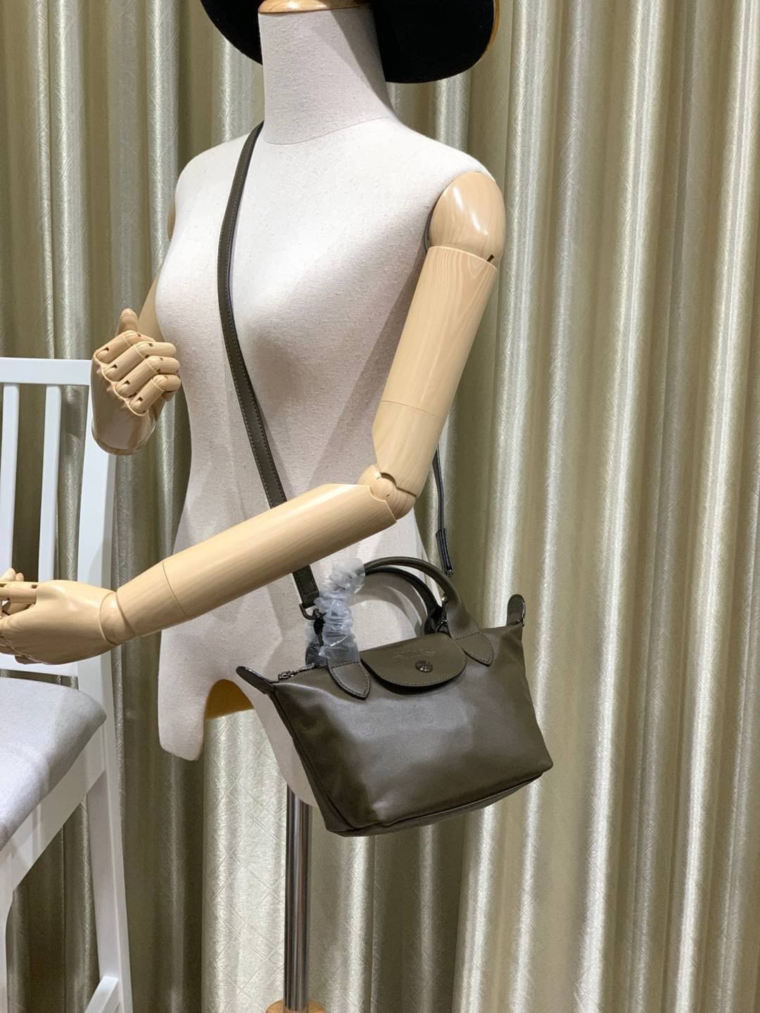 ของแท้ 100% Longchamp LE PLIAGE CUIR TOP HANDLE BAG Color: Black,Orange,Sienna, Navy,Nordic,Grey,Lichen