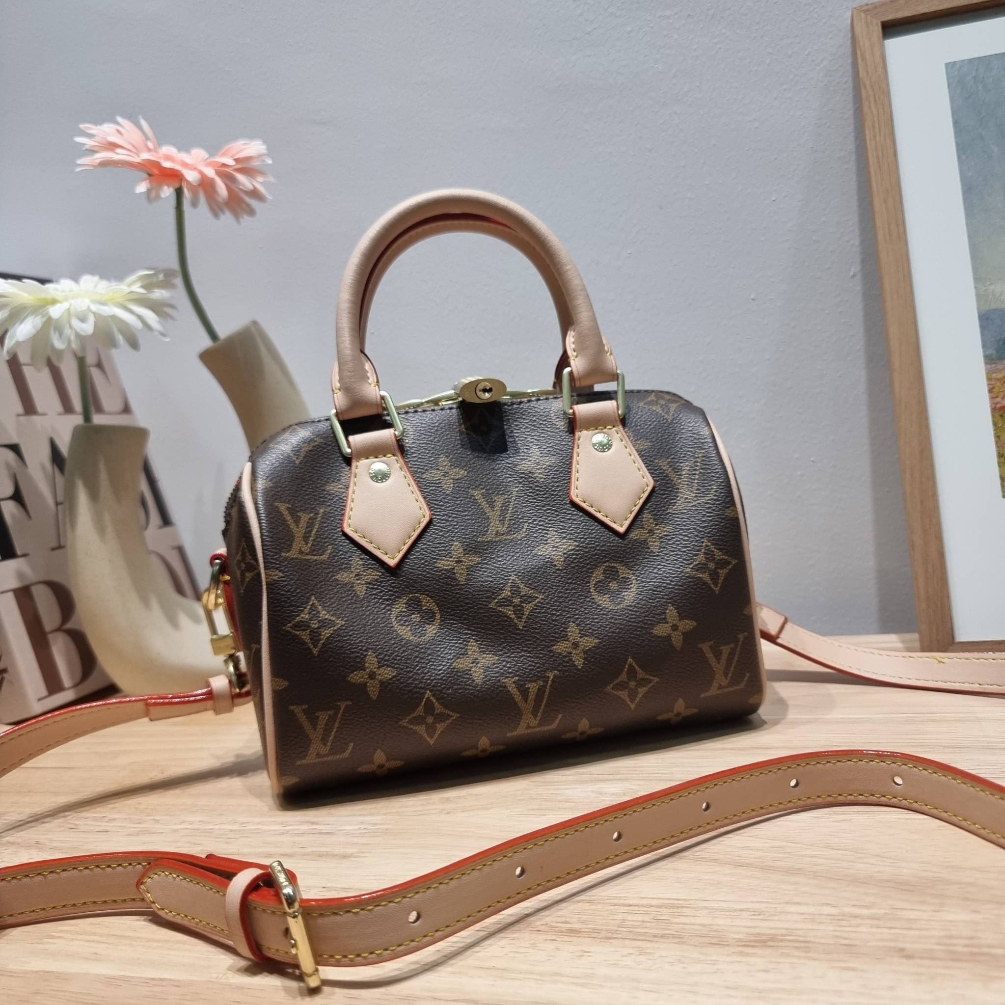 Set 3 ใบ LV Speedy Bandoulière 20 New in!! กับ box set ชวนสะสม ที่จับเอารุ่นยอดฮิต มามิกซ์รวมกับไอเท็มสุดคุ้มของมันต้องมี!! จัดเรียงให้อยู่ในกล่องสุดหรู ไม่ว่าจะตัวกระเป๋า กระเป๋าสตางค์ กระเป๋าจิ๋ว ใบไหนๆก็นำมาใช้งานได้จริง คุ้มค่ามากๆ แถมฟรี! ริบบิ้นลายล