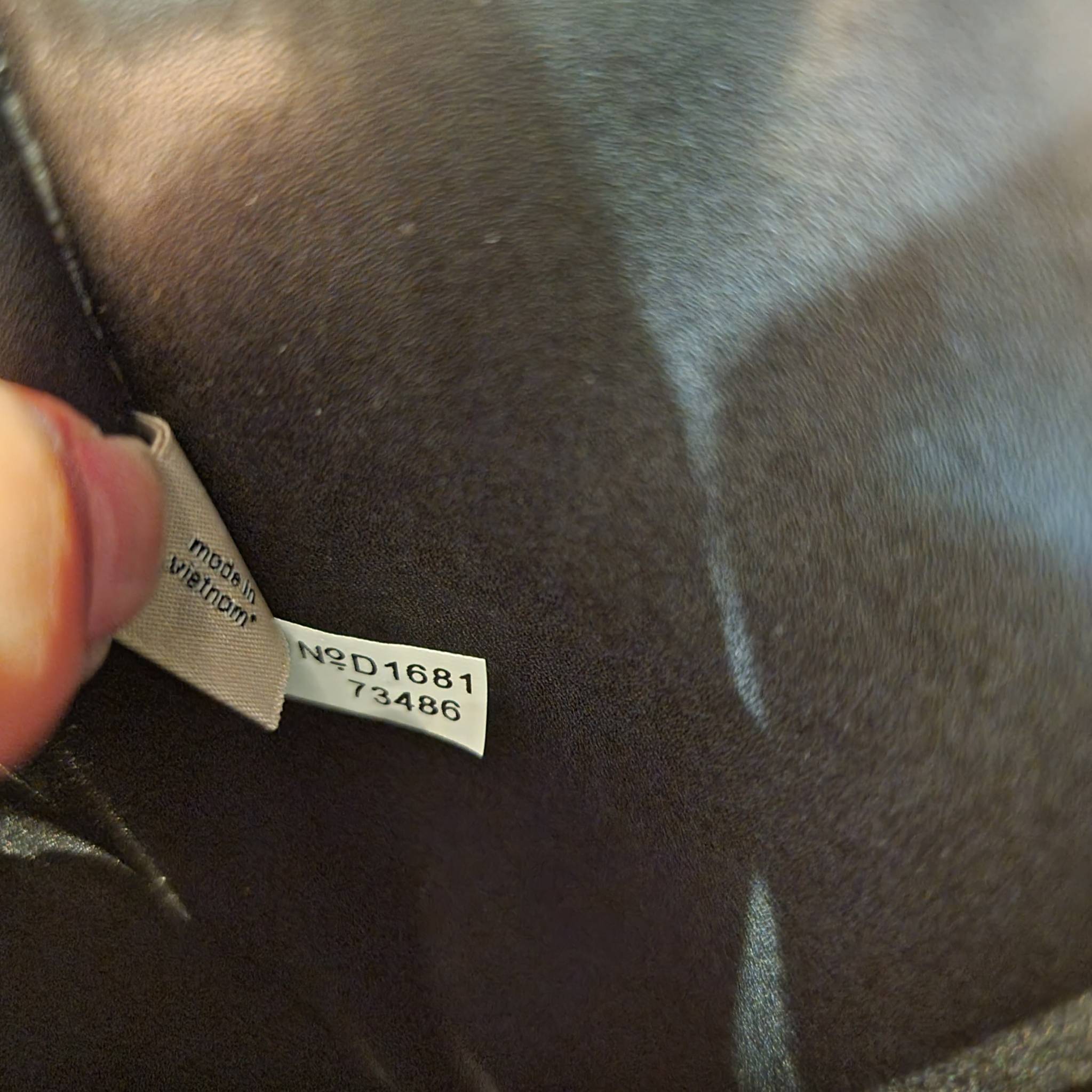 COACH F73486 NORTH/SOUTH PHONE CROSSBODY IN SIGNATURE CANVAS WITH FRUIT 🍒🍓🍋 แจกความสดใสกันอีกครั้ง!! กับกระเป๋าสะพายเอนกประสงค์ Case phone ใส่โทรศัพท์มือถือได้ทุกรุ่น ดีไซน์ลายผลไม้ฉ่ำๆ สวยมีเสน่ห์ 💖 วัสดุหนังแคนวาสคุณภาพ ฝ