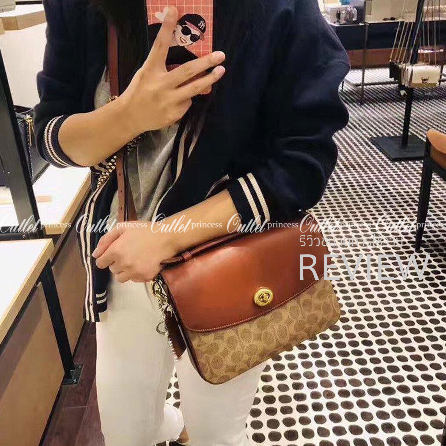 COACH CASSIE CROSSBODY BAG((68349//68348)) พร้อมส่งค่ะ! รุ่นฮิต กระเป๋าหิ้วได้//สะพายข้างหรือครอสบอดี้ร์ได้ หนังแท้นิ่มสวย เปิดปิดกระเป๋าแบบหมุนล็อค ภายในกระเป๋ามี3ช่องให้ใส่ของ แต่ล่ะช่องกว้าง สามารถใส่กระเป๋าเงินใบยาวได้;ของอื่นๆได้จุทีเดียวค่ะ ;มีช่องซ