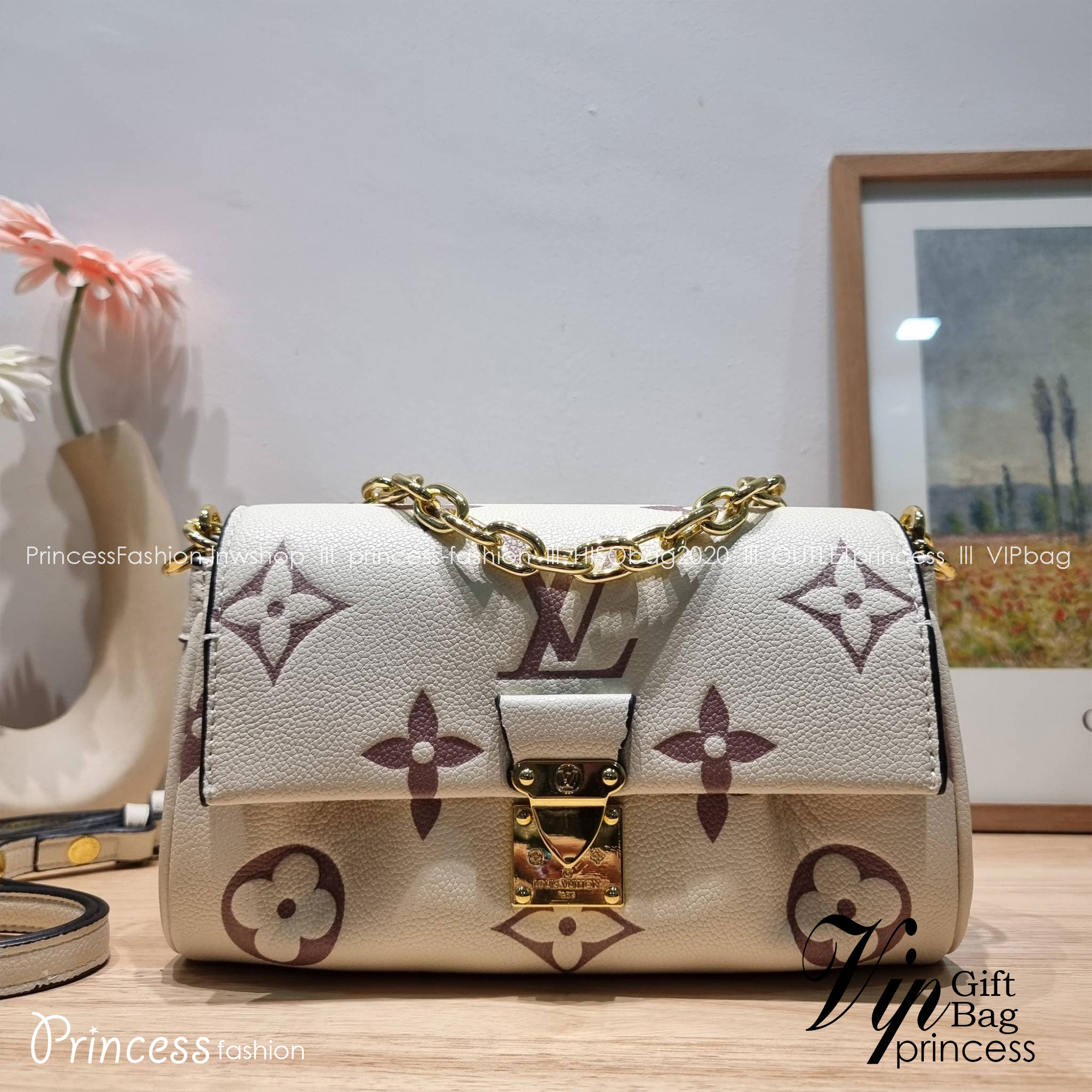 LV Favorite Bicolor Monogram Empreinte Leather - Handbags / LV FAVORITE BAG กระเป๋าสะพายคอลใหม่ล่าสุด สวยหรู ดูแพง ดีไซน์รูปทรงออกมาให้ใช้งานได้ง่าย