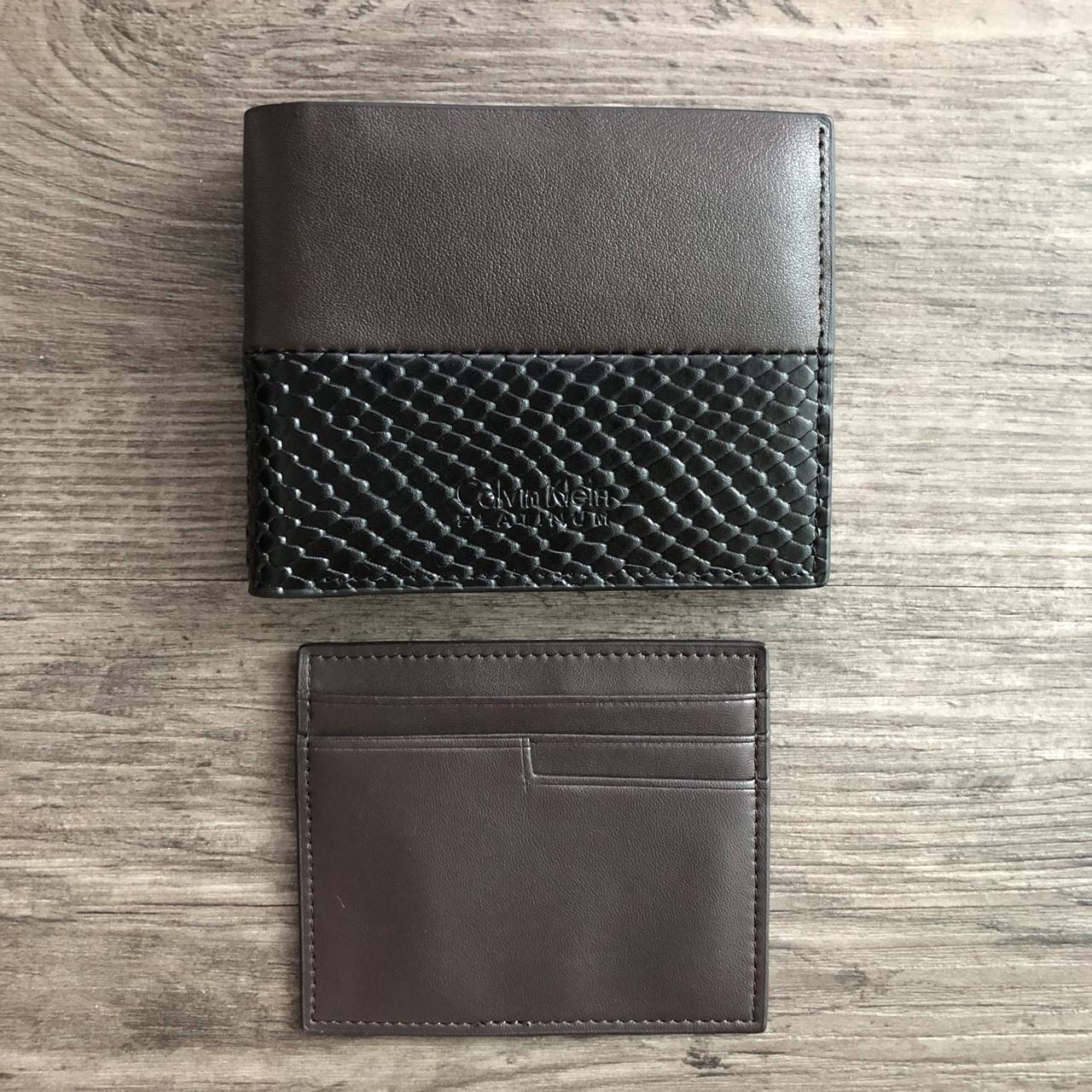 Calvin Klein Short Wallet with Key Set กระเป๋าสตางค์ใบสั้น Set สุดคุ้ม จะมอบให้เป็นของขวัญหรือใช้เองก็แนะนำค่ะ