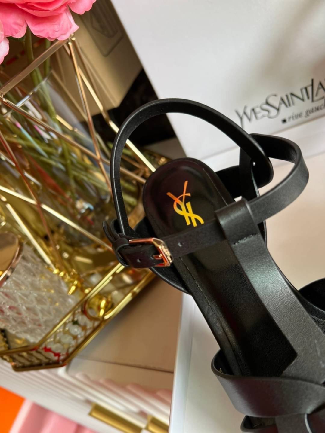 YSL TRIBUTE HEEL / SAINT LAURENT TRIBUTE HEEL / YSL HIGH HEEL เกรดออริจินอล รองเท้าส้นสูงแบรนด์หรู ที่สาวๆ ทุกคนควรมี ไว้ออกงานหรือใส่ทำงานได้ คู่นี้คือปังได้ตลอดกาล เพิ่มความสูงเพรียว สวยหรูมากค่ะ