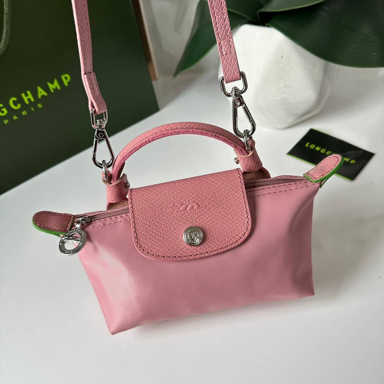 LONGCHAMP LE PLIAGE ORIGINAL Pouch with handle กระเป๋าใบเล็กขนาดกระทัดเหมาะกับใส่ของจำเป็นจุกจิก