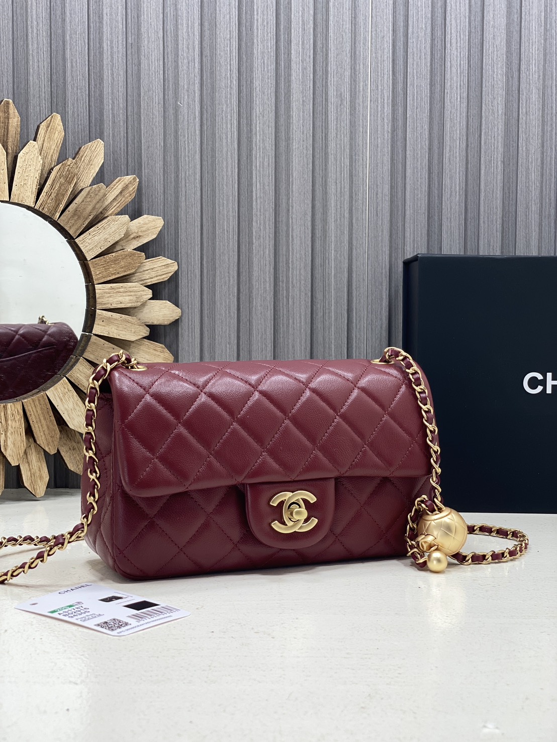 ORI หนังแท้ | Chanel Classic Flap Bag กระเป๋าสะพายรุ่นคลาสสิก สายประดับบอลโลโก้สวยหรูอะไหล่สีทองสวยงาม